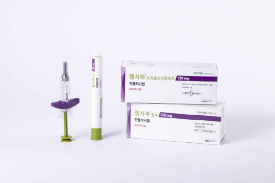 램시마 정맥주사제형(IV)(왼쪽)과 피하주사제형(SC) 오토인젝터(가운데), 프리필드 시린지(오른쪽). 셀트리온 제공.